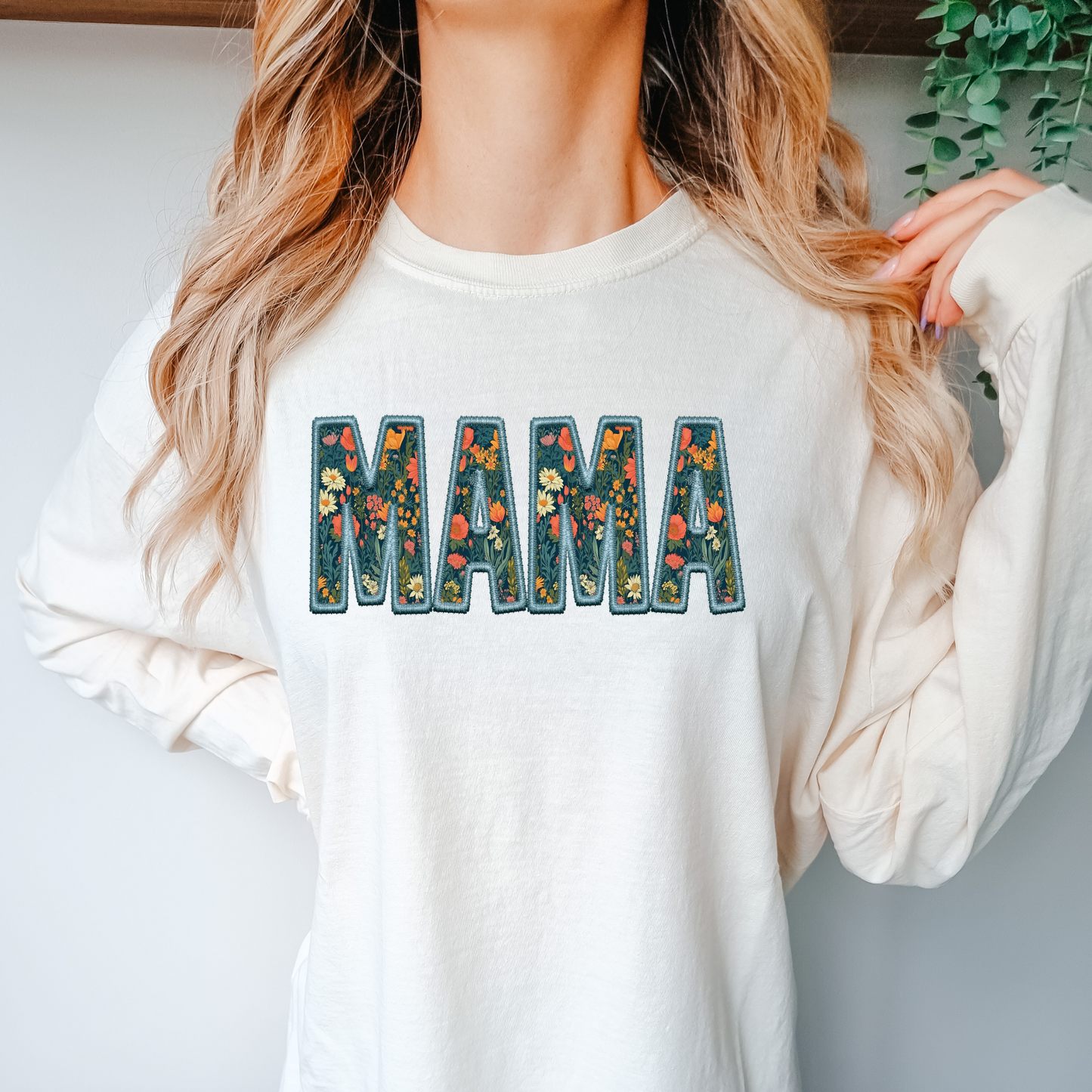 Mama - blue outline with flowers in letters