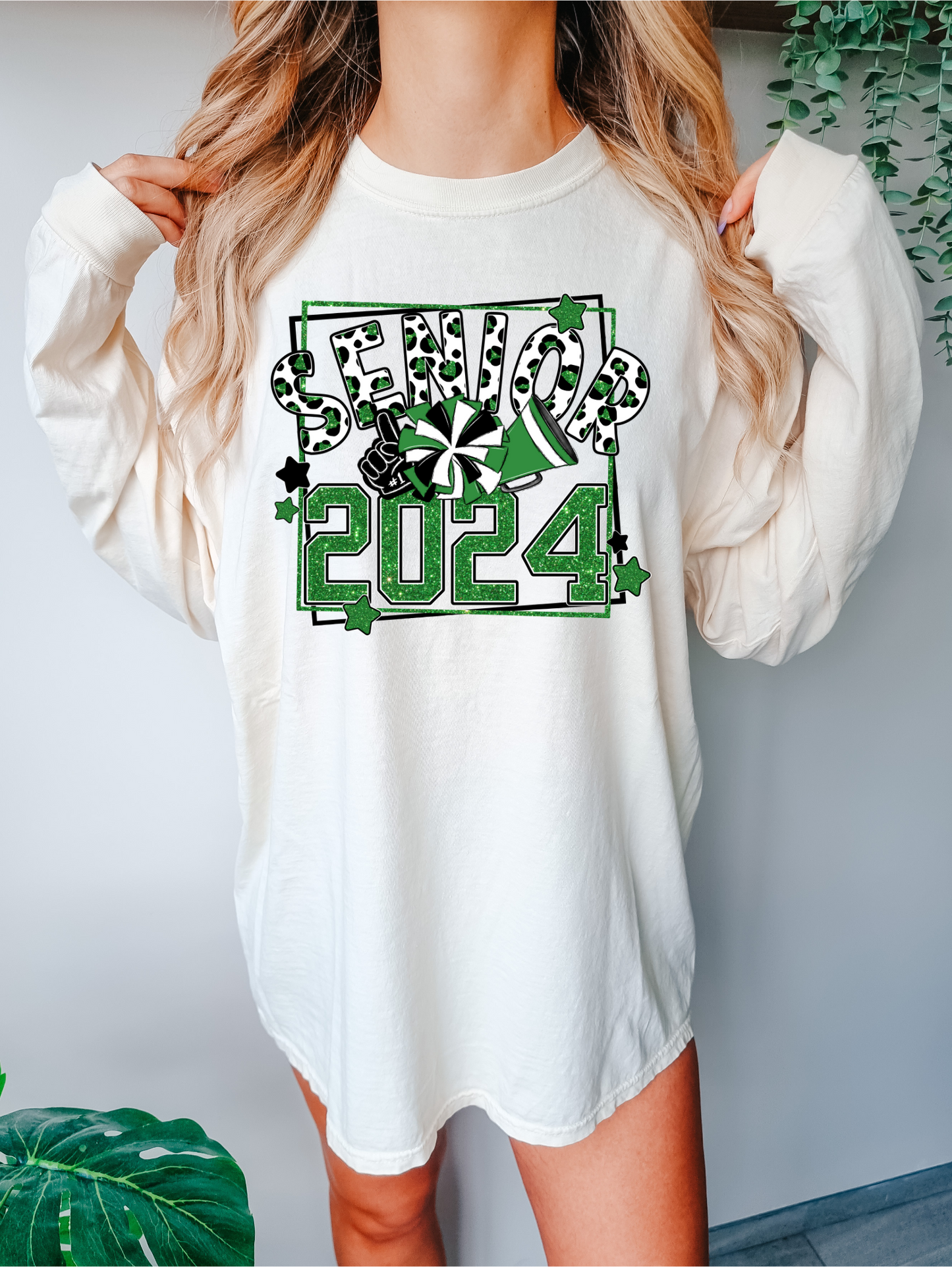 Senior 2024 - green with pom-poms