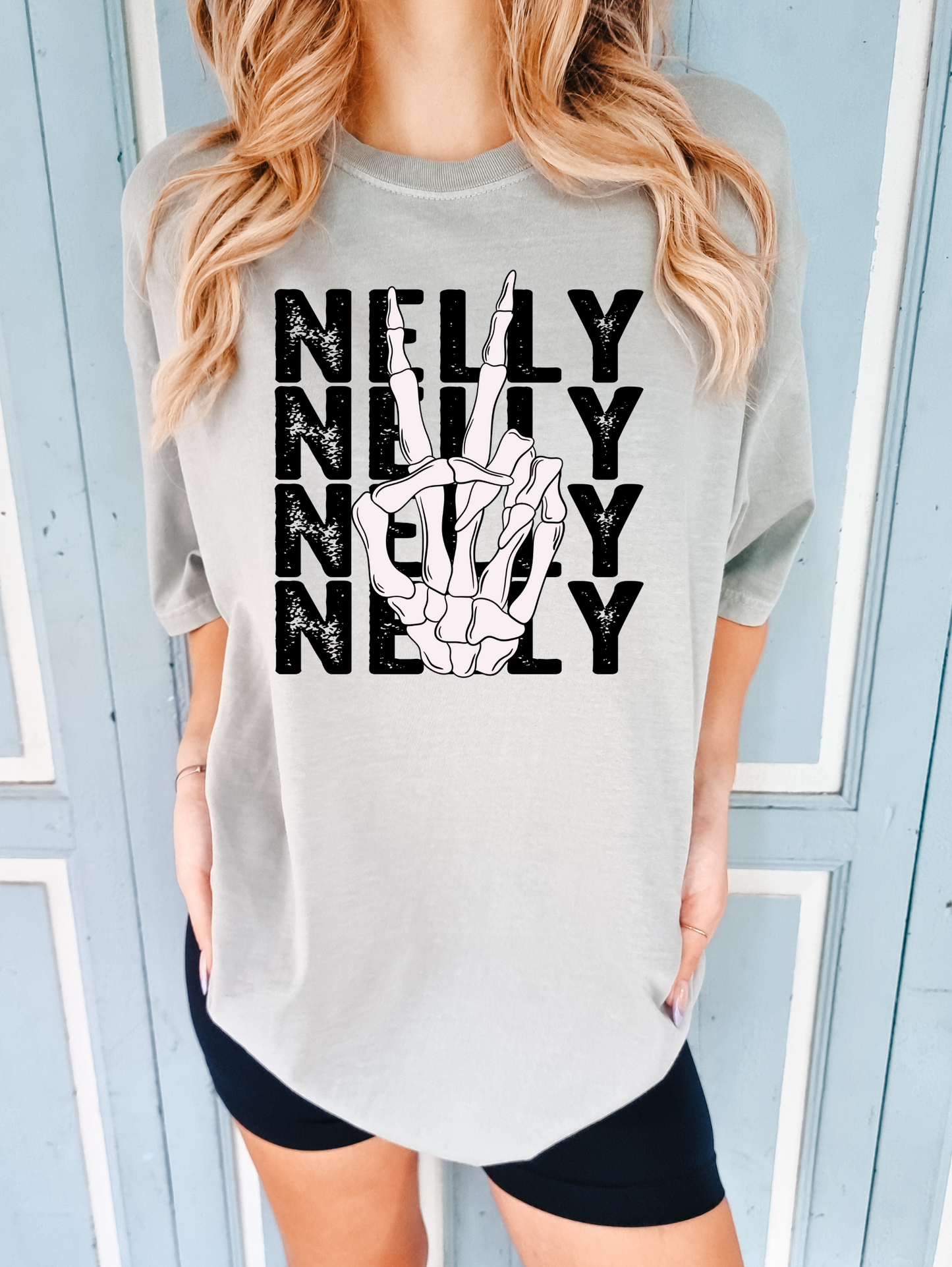Nelly with peace sign - black