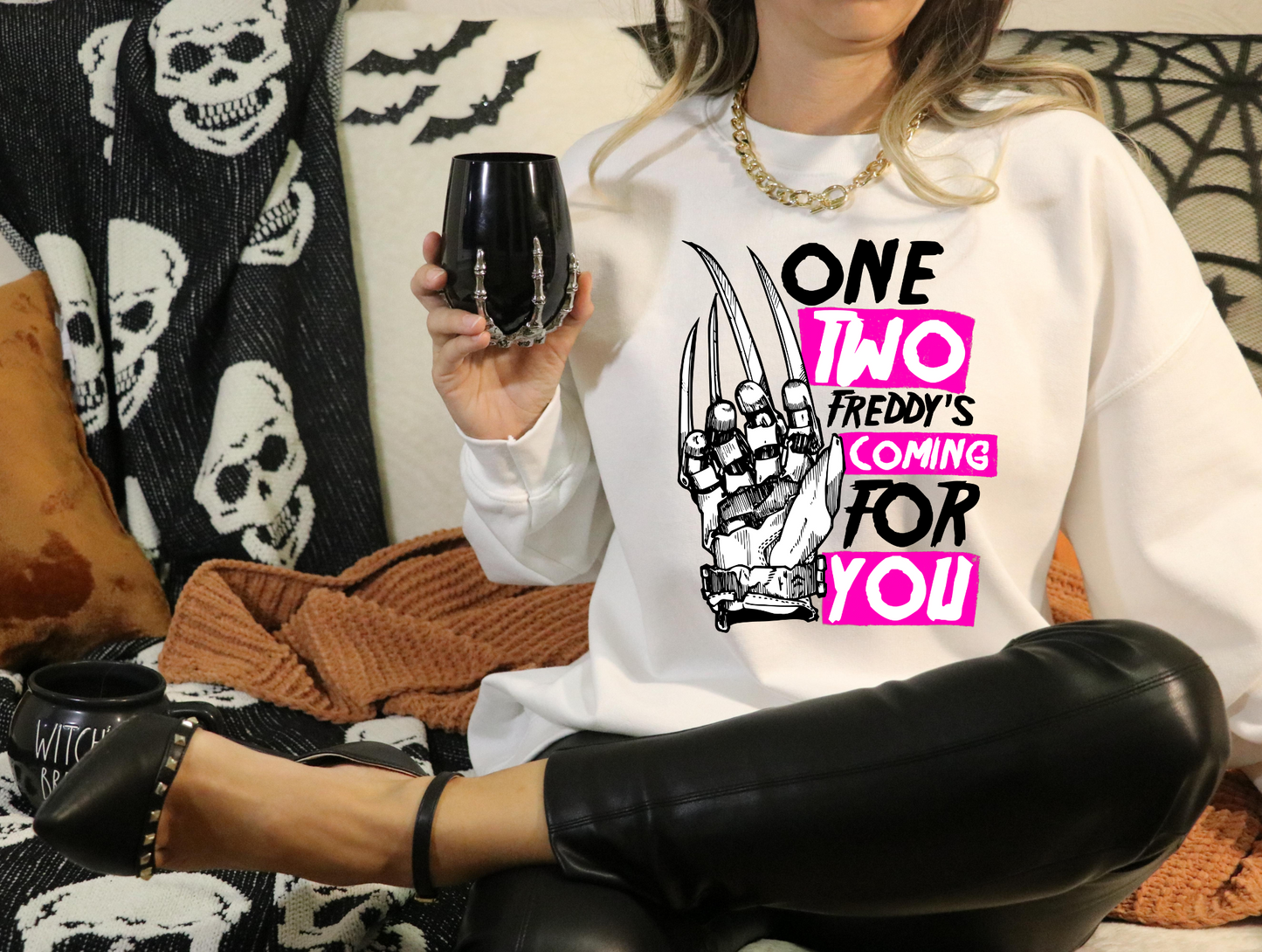 One two Freddy's coming-pink