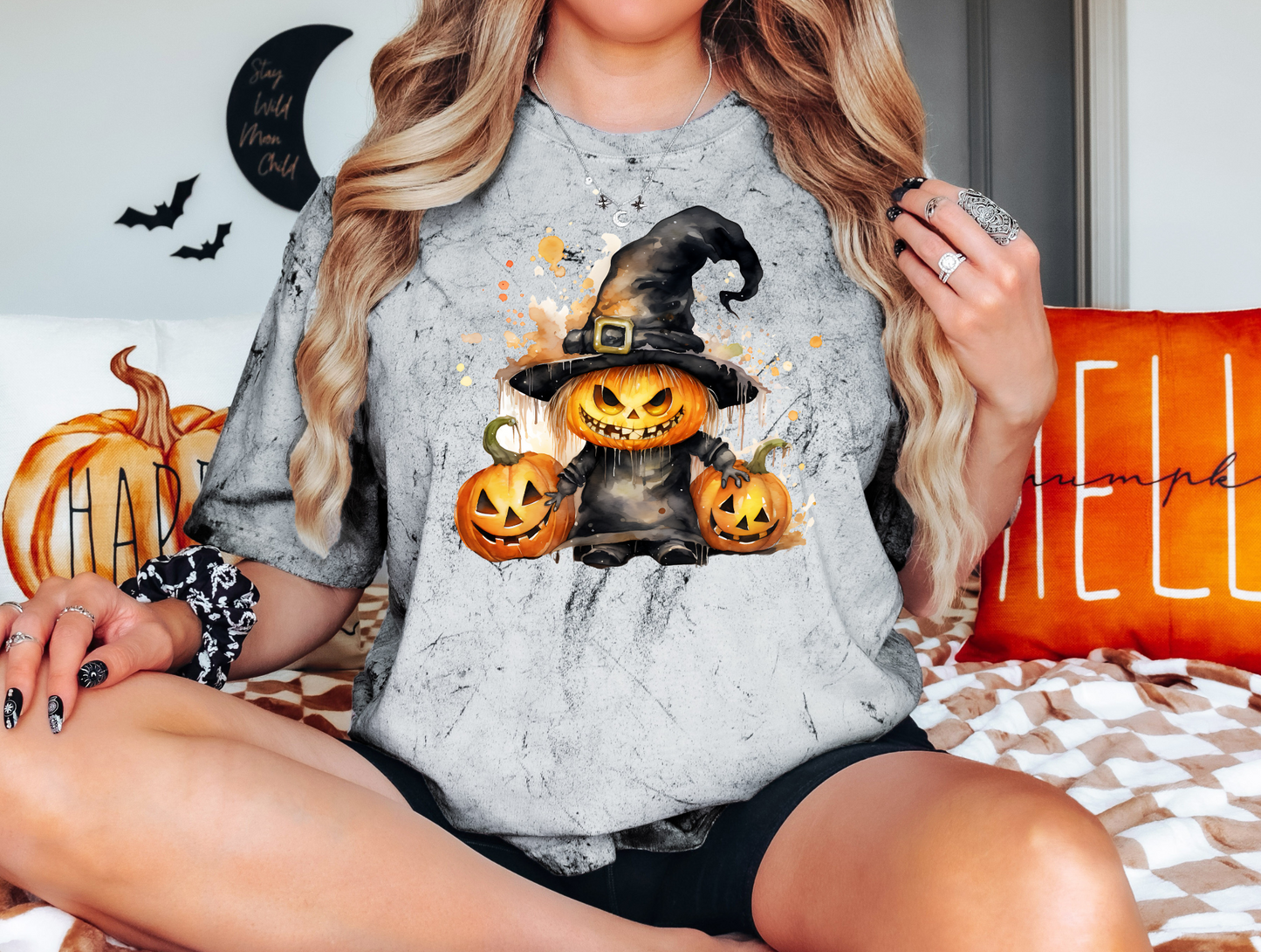 Jack-o-lanterns in black witch hat