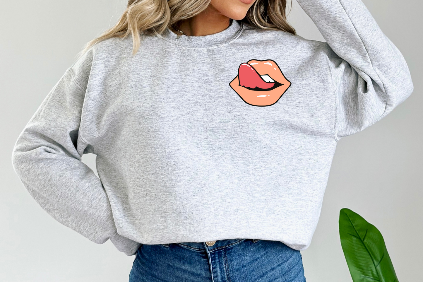 Peach colored lips-pocket