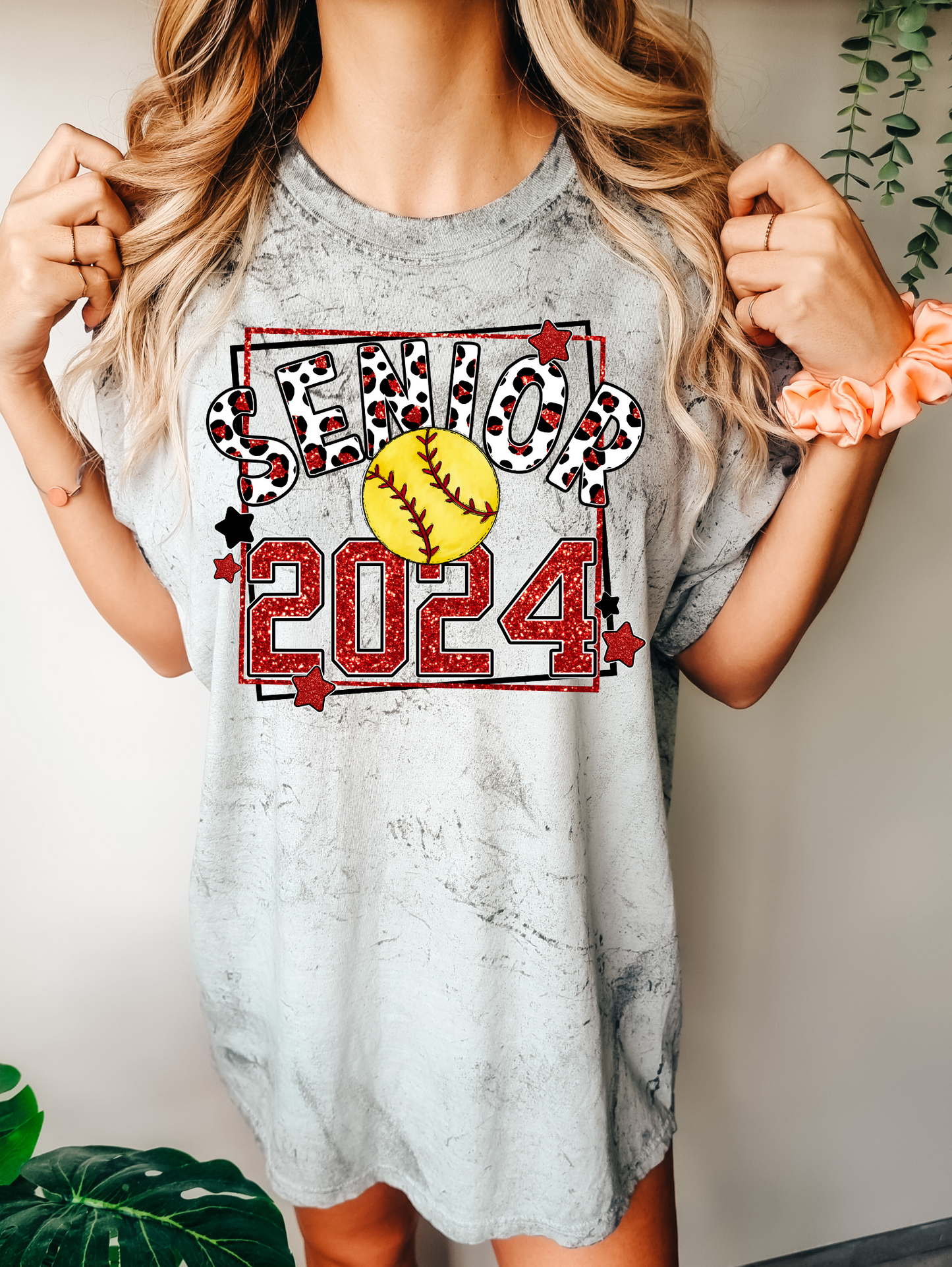 Senior 2024 - red with softball