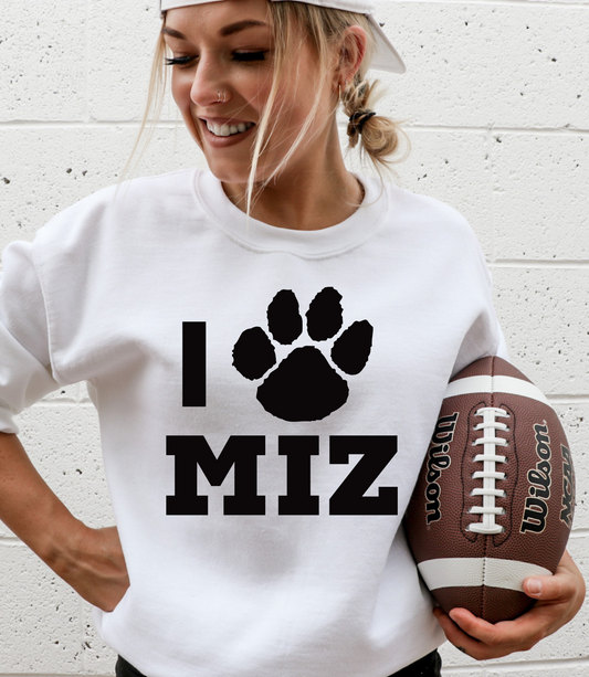 I love Miz - black with pawprint as heart