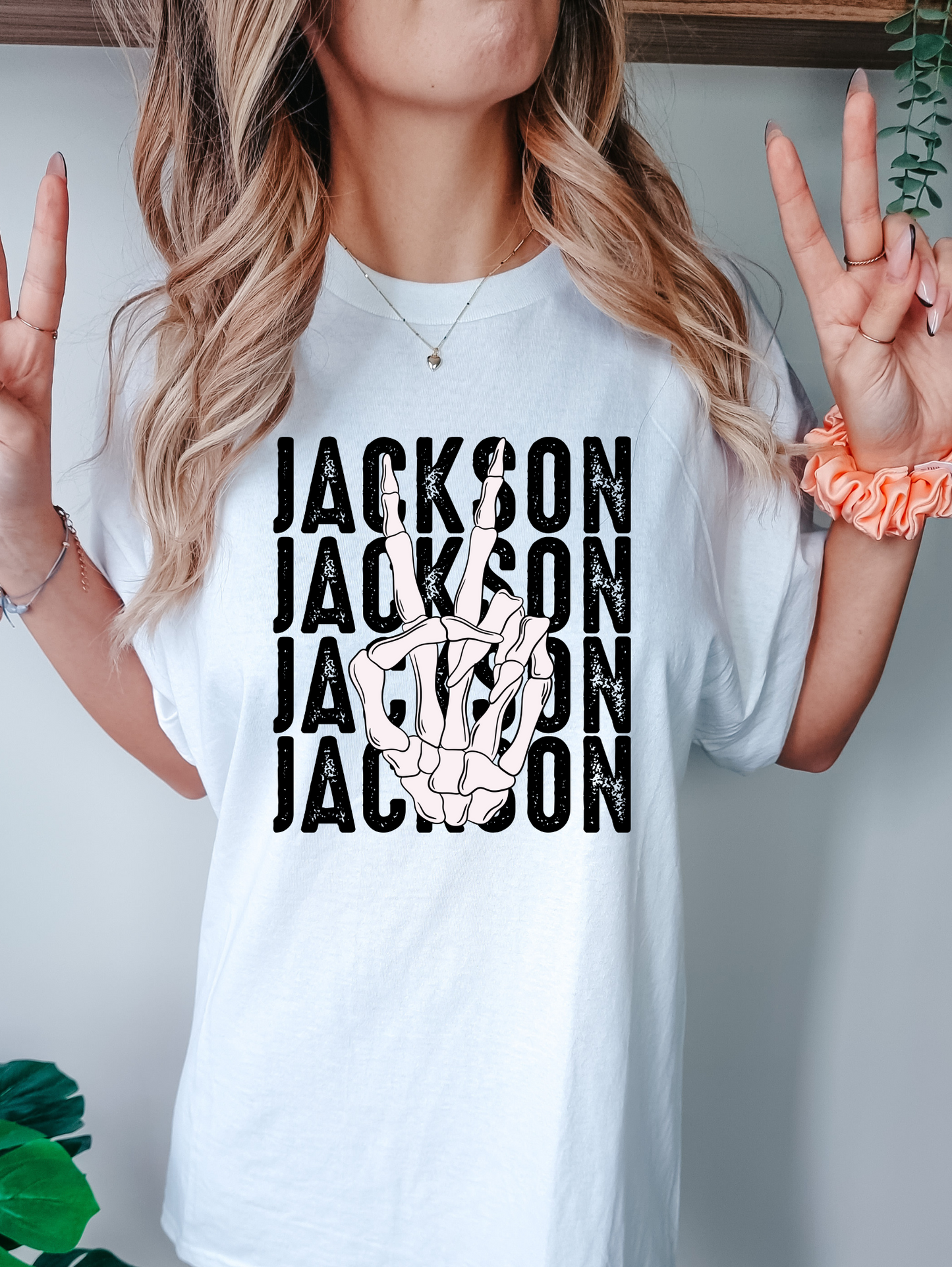 Jackson with peace sign - black