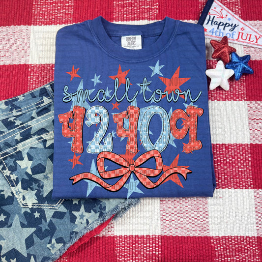 SMALL TOWN 42409 RED WHITE & BLUE