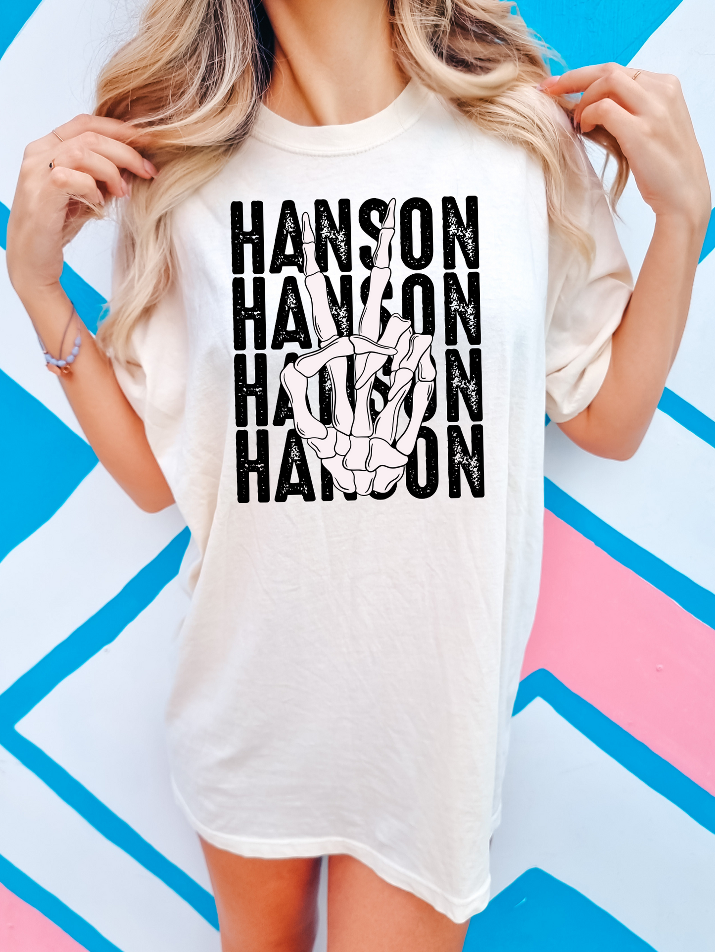Hanson with peace sign - black
