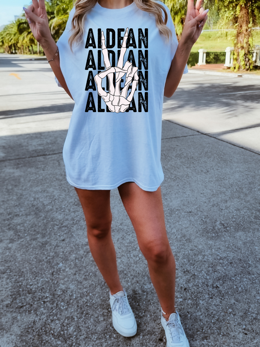 Aldean with peace sign - black