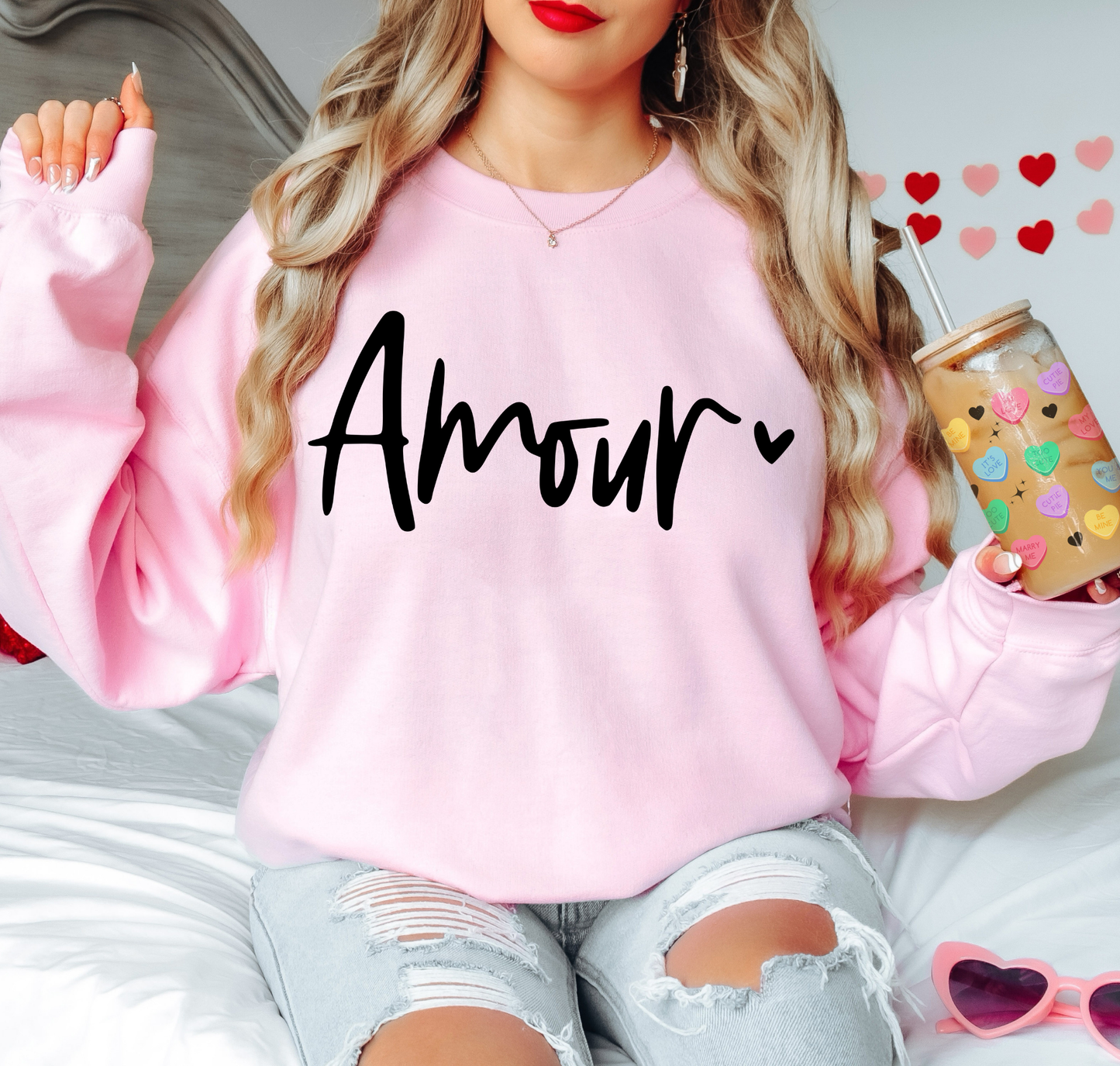 Amour Black Cursive Letters