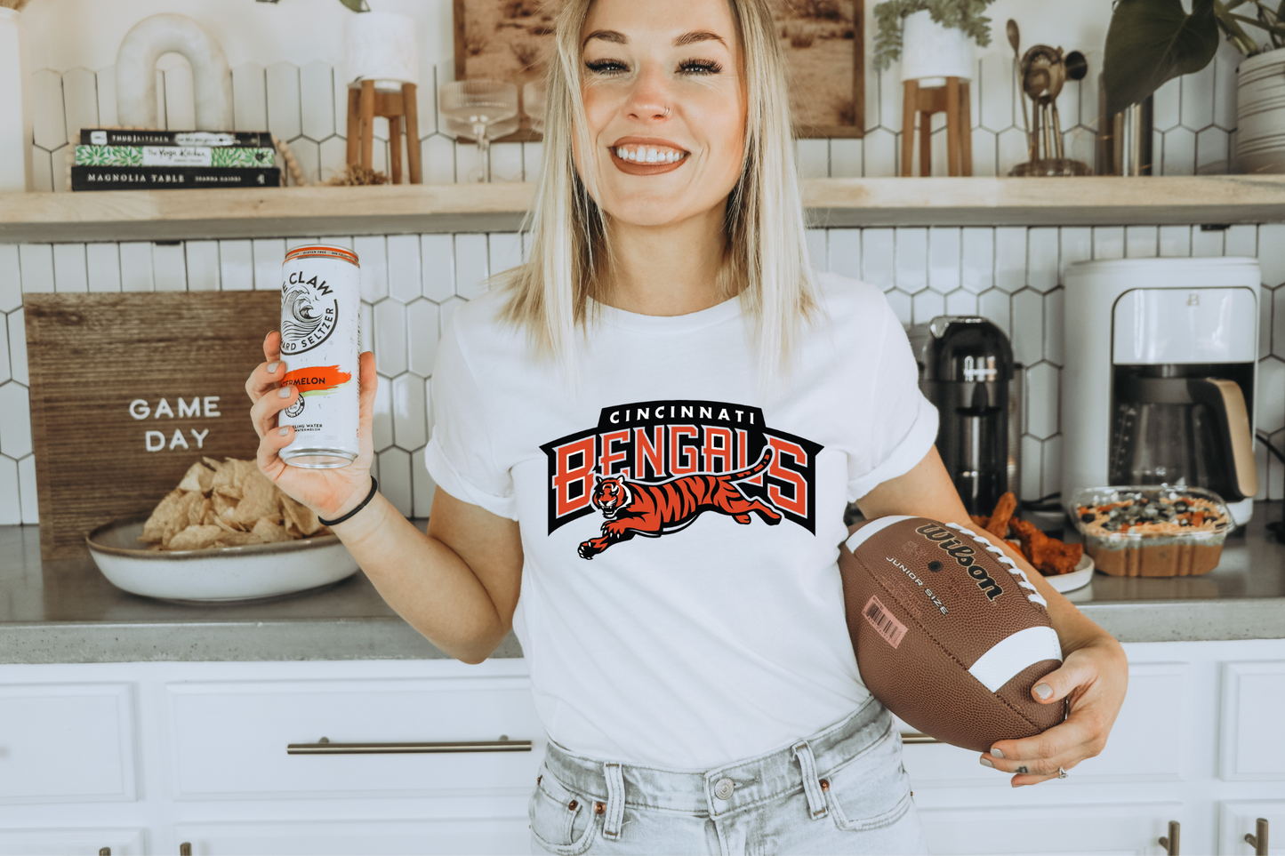 Cincinatti Bengal's with mascot and black outline