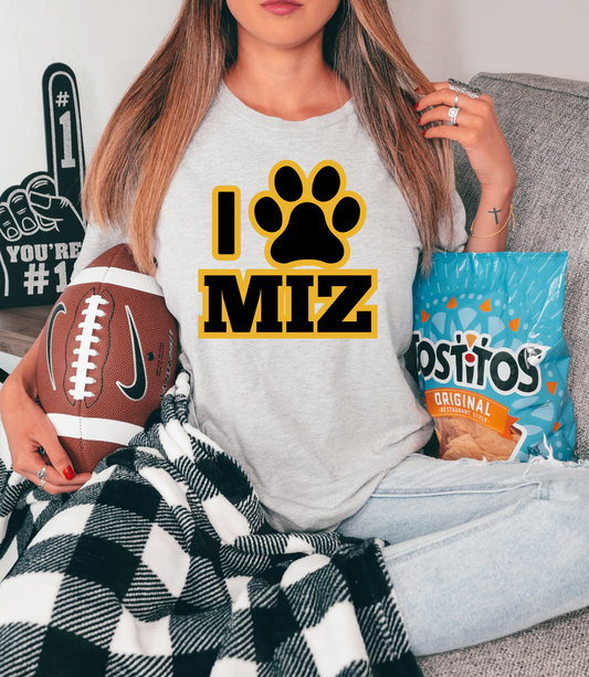 I love Miz - black/yellow with pawprint as heart