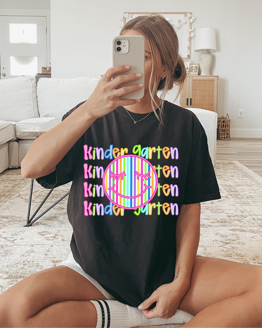 Kindergarten (neon smiley)