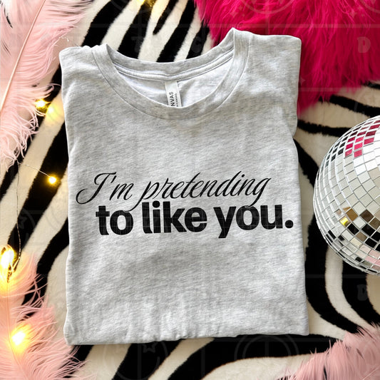 IM PRETENDING TO LIKE YOU