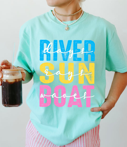 RIVER DAYS SUN RAYS BOAT WAVES (WHITE)