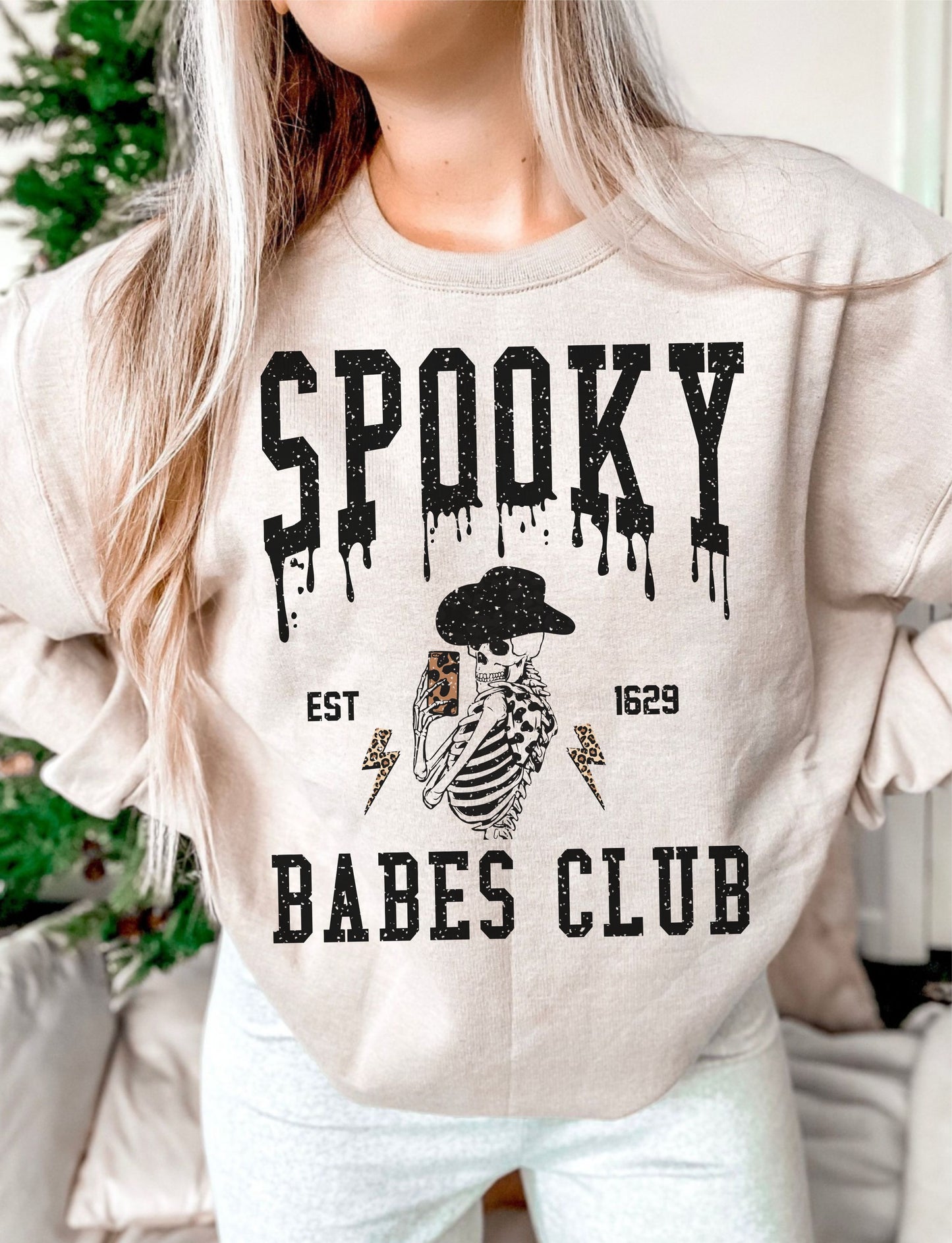Spooky babes club- Skelton taking selfie